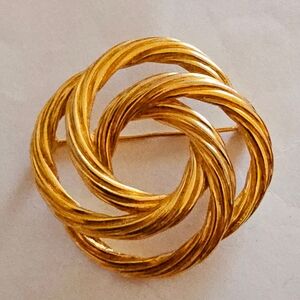 Vintage Monet twisted rope circular celtic love knot mid century like new luxury
